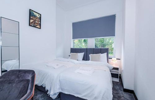 Spacious 5 bedroom house near Leeds City Centre sleeps 12 suits contractors with free parking - Foto 7