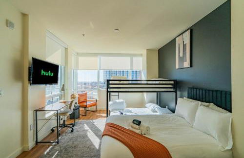 Stylish 1BR HighRise DT, Parking, Pool, Gym, W-D, Golf - Foto 36