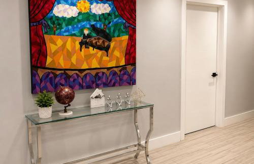 Modern Miami Home l Sleeps 12 l Free Parking - Photo 7