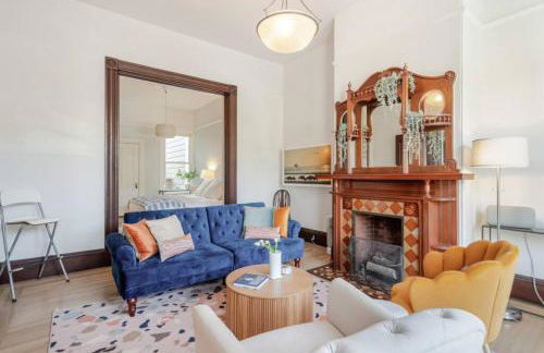 Charming Victorian Oasis with an Elegant and Spacious Haven - Foto 7