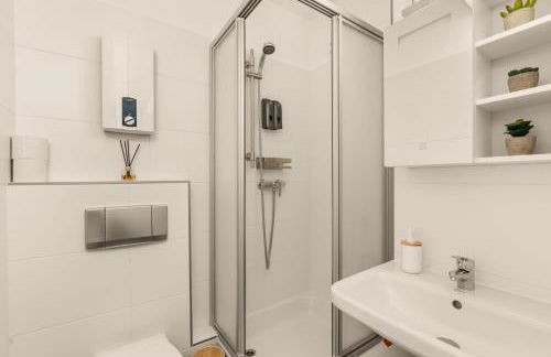 Guermache Apartments- City Design Apartments, Zentrum, Outlet, Balkon, Küche - Foto 36