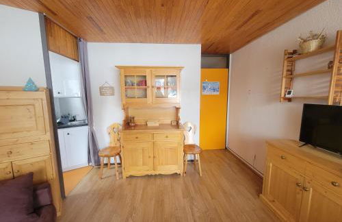 "Miramonte" appartement avec terrasse vue montagne et parking privatif sous-sol, à proximité immédiate des pistes, cœur de Vars les Claux, secteur point show avec commodités et piscine chauffée de plein air - Foto 9