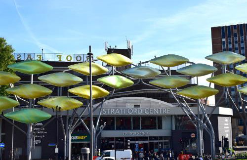 Luxury 2 Bedroom Apartment near Stratford Station for Corporate and Group Stays - Foto 58