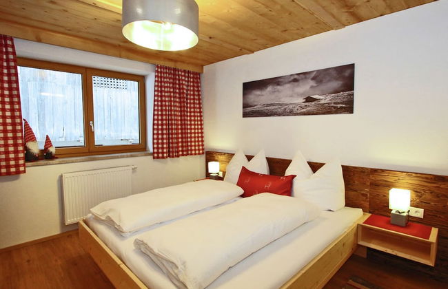 Spacious Holiday Home Near Ski Area in Kaltenbach - Foto 9