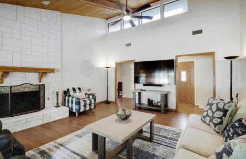 Highland Village - 4BR w Backyard Pool Oasis - Foto 3