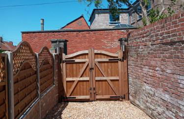 Delighful self catering in the heart of Glastonbury - Photo 9