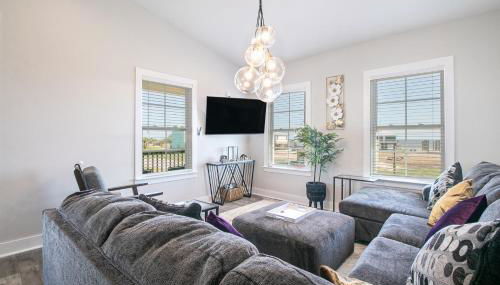 Steps Away from Cruisin' the Coast , Gulfport 2BR, Game Room, and Free Parking - Foto 4