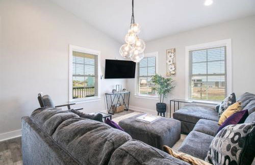 Steps Away from Cruisin' the Coast , Gulfport 2BR, Game Room, and Free Parking - Foto 4