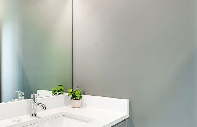 Sky High Cowgirl Luxe 4BR w Rooftopdeck Karaoke - Foto 31