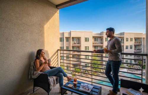Bright 1BR Uptown Biltmore Gym Pool Parking WD - Foto 43