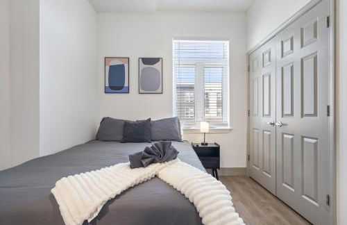 Bright Uptown Bliss - Free Parking, Walkable, Views - Foto 16