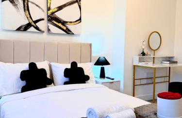 Lux 4 Bedroom House - Jacuzzi Bath Sleeps 9 Free Parking Near Leeds Centre - Foto 8