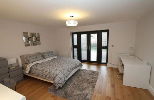 Lovely One Bed Apartment-Near All Transport-Village-FreeParking - Foto 7