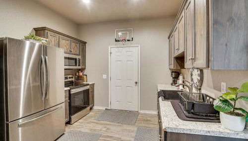 Large Patio and Grill! Group Stay in Midland - Foto 3