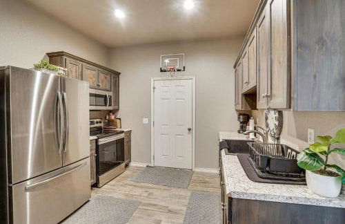 Large Patio and Grill! Group Stay in Midland - Foto 3