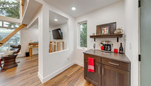 Water Views Whidbey Island Hideaway with Deck - Foto 4