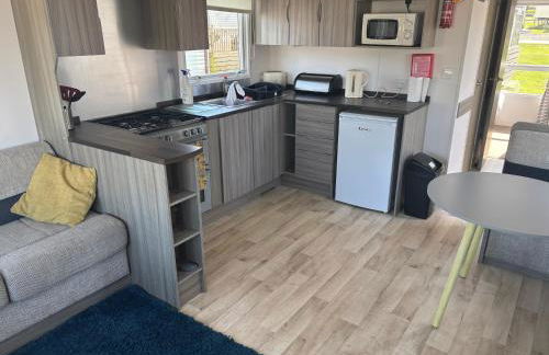 Sea Breeze Retreat 2 Bedroom Pet Friendly Caravan in Clarach Bay - Foto 2
