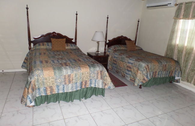 The Royal Kensington Villa - Photo 4