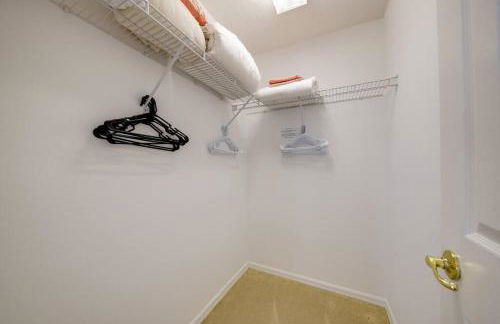 630- 3 Bedroom South facing Home with Pool Drenched in Florida Sunshine Perfect for Families - Foto 11