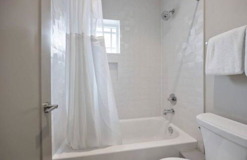 Two Townhomes - Hot Tubs and Rooftop Balconies - Foto 10