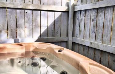 Snowdrop 10-Hot Tub-Woodlandlodges-St Clears-Pembrokeshire - Foto 4