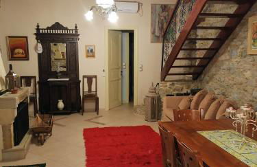 Large Stone Villa with garden. - Foto 13