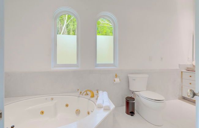 Carolwood - Modern Tuscan Villa With Rolling Lawns and Loggia in Holmby Hills - Photo 35