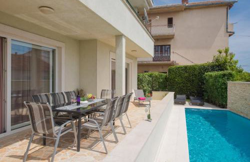 Villa Barbara-Kastela with heated pool - Foto 10