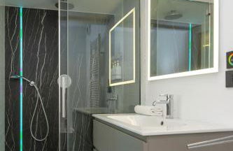 ArtStay - Exclusive Apt Near Metro M1, AC, Parking - Foto 21