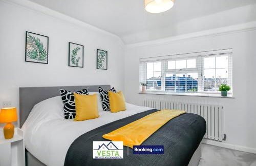 Three Bedroom House By Vesta Serviced Accommodation & Short Lets Borehamwood With Free WiFi & Free Parking - Foto 7