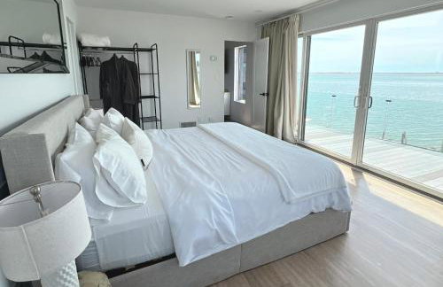 Black Swan- Beachfront Home with Year-Round Jacuzzi - Foto 3