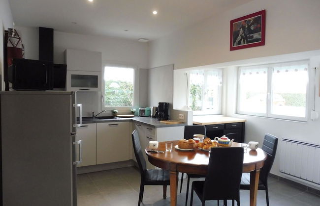 Bungalow in Gouville-sur-mer Near Beach - Photo 11