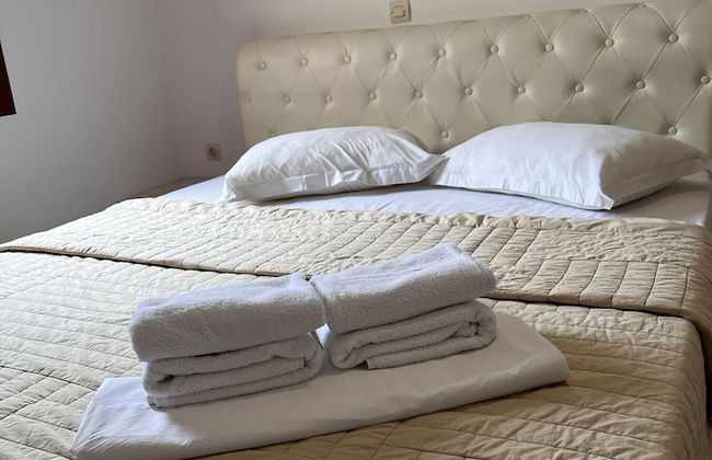 Birds Villa Apartments with Heated Pool - Including Car and Breakfast - Photo 25