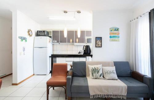 Apartamento a 400M PRAIA com PISCINA sacada com CHURRASQUEIRA privativa Wi-Fi Portaria 24h PLAYGROUND INFANTIL Quadra de esportes e vaga privativa de GARAGEM Reserve agora mesmo - Foto 6