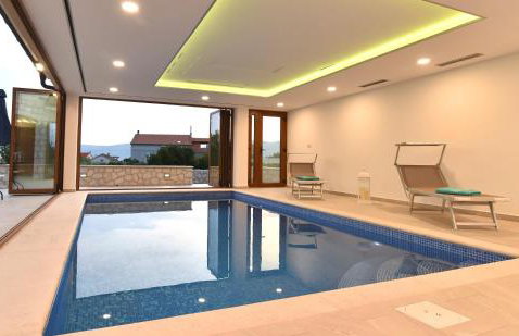 Villa Muskatel KRK -with heated covered pool - Photo 24