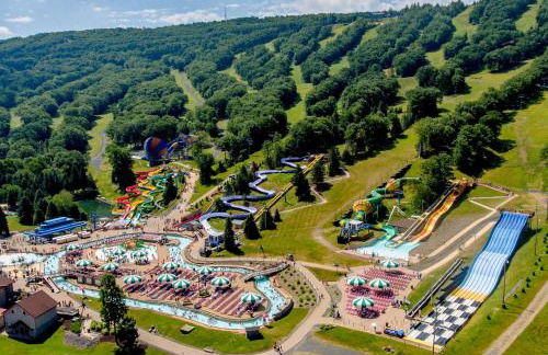 Spacious Waterfront Mansion wHot tubPoolTable - Foto 46