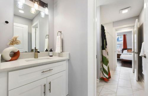 HostWise Stays - The Charlotte - Rooftop patio, Garage Parking, Prime Location, Large 3 Story Home - Foto 12