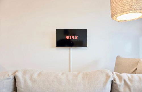 NEU modernes Apartment in Top Lage, free Parking max 1,65m Höhe und 1,8m Breite - Foto 25