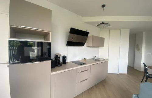 F2 neuf cosy et élégant avec terrasse, parking, WIFI - Foto 3