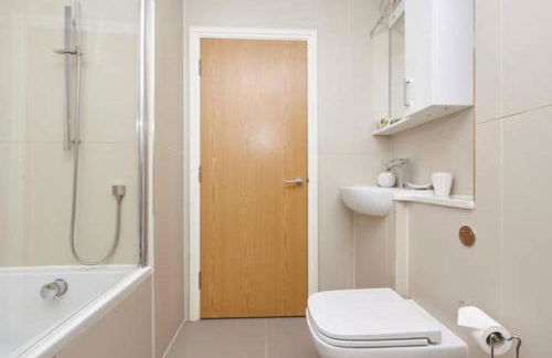 Three Bedroom Apartment by Beautiful Park - Photo 27