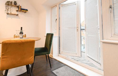 Spacious 2 Bedroom Balcony Flat with Parking and Fast WiFi - Foto 10