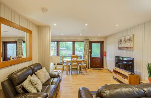 Birch Lodge 13 with Hot Tub - Foto 37