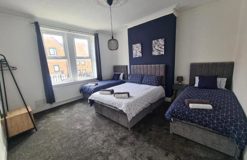 5 bed sleeps 6, 2 miles (7 mins) from city centre - Foto 2