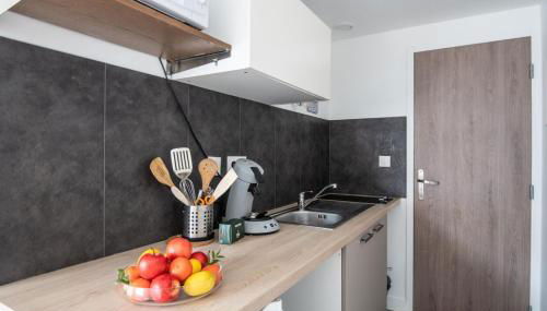 Beautiful Renovated Studio - next to the metro - Foto 3, stove