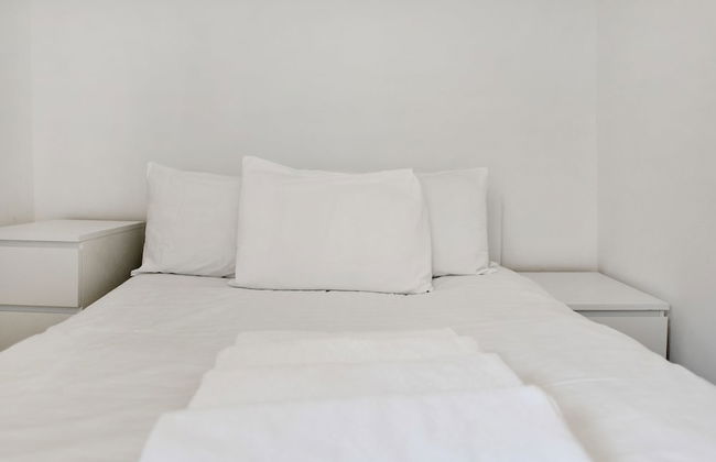 Bond Street Apartments - Photo 3