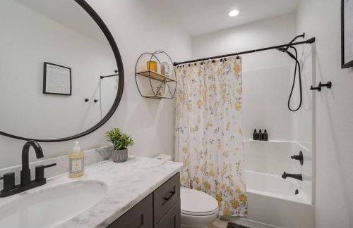 Family Villa King Bed, 3 bedrooms 2baths, 7 guests, Close to Beaches, Golfing, Fishing - Foto 27