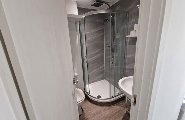 Impeccable 1-bed Apartment in London - Foto 12