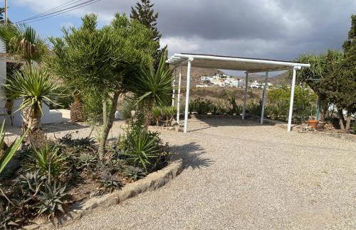 TurAlmeria - Casa Tranquila con Jardín y Aparcamiento privado - Foto 2