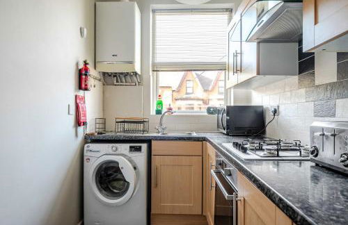 Cosy Apartment in Stunning Didsbury - Photo 12