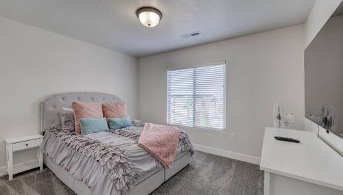 St George, private hot tub/patio, new community - Photo 4